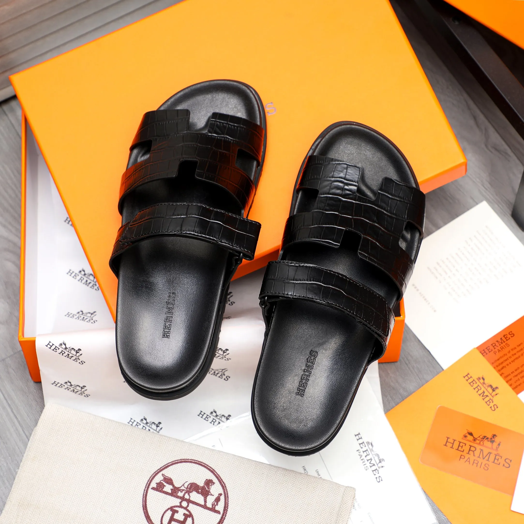 Men's shoes 💰340 Product trademark: Hermes "Hermes" Couple's slippers Regular size: 36-46 Product material: Selected stone grain cowhide upper, microfiber lining, original outsole